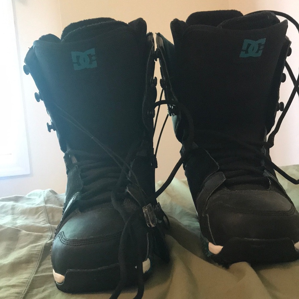 Men’s size 11 snowboard boots